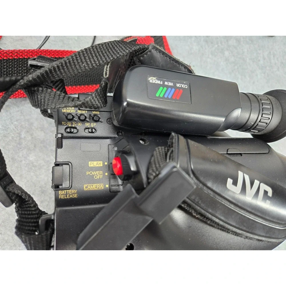 JVC Videomovie GR-AX70U Compact VHS Camcorder 12x Zoom 1994 Ambico Bag Japan